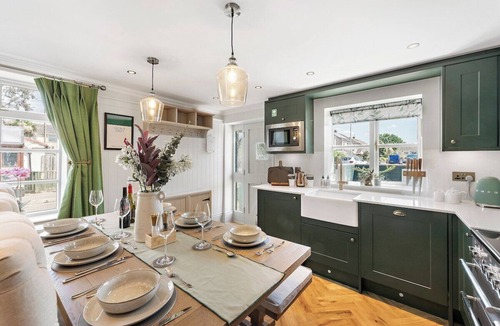 Portishead Cottage | Gorgeous 3 Bed, 225 Year Old Cottage