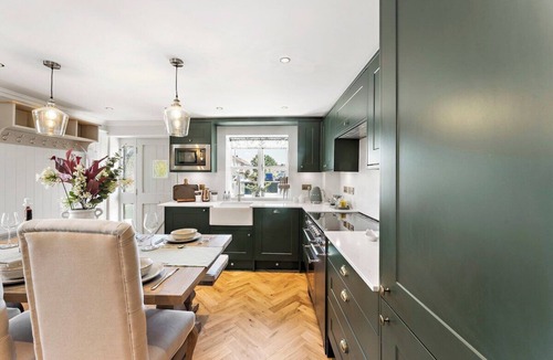 Portishead Cottage | Gorgeous 3 Bed, 225 Year Old Cottage