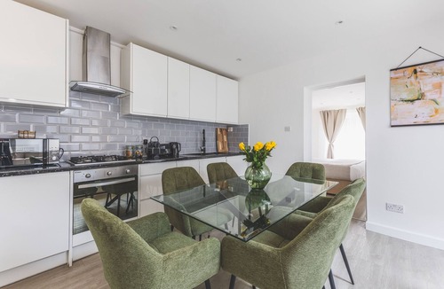 Fortune Green Apartment | Gorgeous 3 bed flat w/great central location