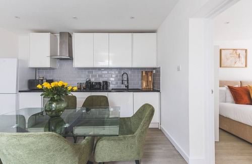 Fortune Green Apartment | Gorgeous 3 bed flat w/great central location