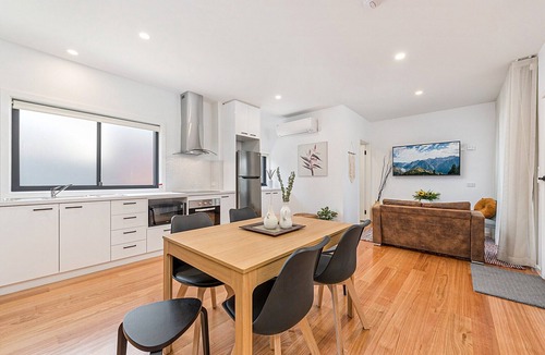 Carnegie Apartment | Gorgeous 3-Bed House with Spacious Shared Backyard