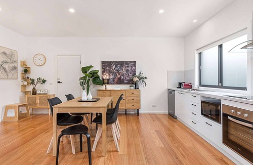 Carnegie Apartment | Gorgeous 3-Bed House with Spacious Shared Backyard