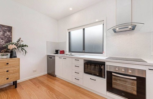 Carnegie Apartment | Gorgeous 3-Bed House with Spacious Shared Backyard