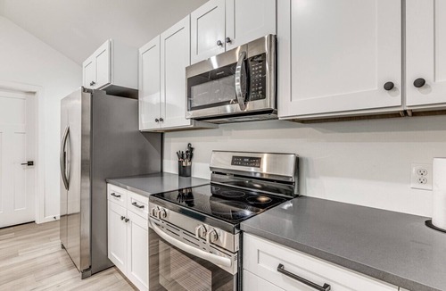 Central Oklahoma City Apartment | Gorgeous 3-bedroom Entire House with AC in Oklahoma City