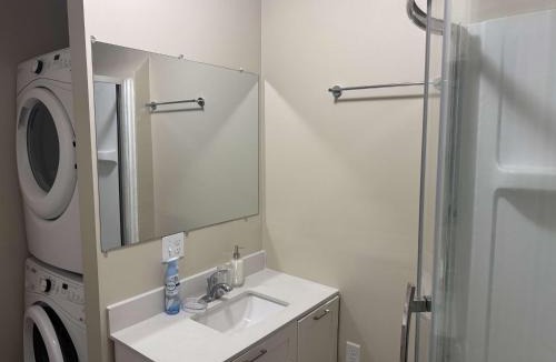 Grand River South House | Gorgeous 3-Bedroom 3Bathroom house