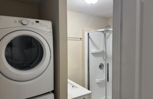 Grand River South House | Gorgeous 3-Bedroom 3Bathroom house