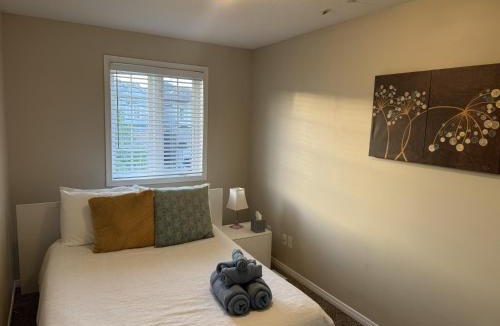 Grand River South House | Gorgeous 3-Bedroom 3Bathroom house