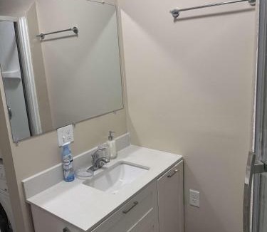 Grand River South House | Gorgeous 3-Bedroom 3Bathroom house