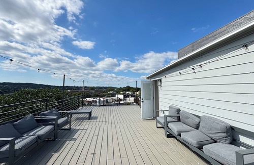 Southeast Apartment | Gorgeous 3-Bedroom Apartment with Rooftop near Metro