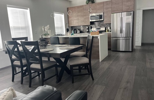 Nevada Street House | Gorgeous 3-bedroom Luxury townhome Rooftop Views & 2 Free Parking in San Antonio