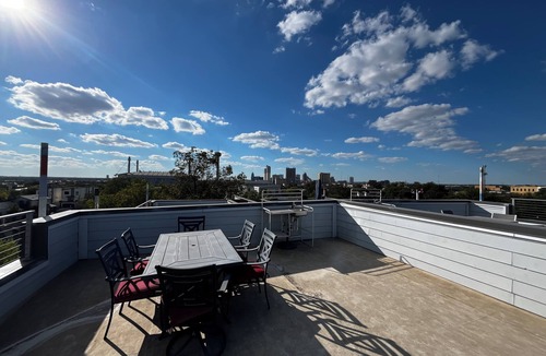 Nevada Street House | Gorgeous 3-bedroom Luxury townhome Rooftop Views & 2 Free Parking in San Antonio