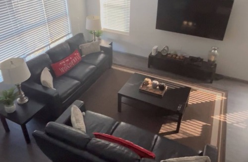 Nevada Street House | Gorgeous 3-bedroom Luxury townhome Rooftop Views & 2 Free Parking in San Antonio