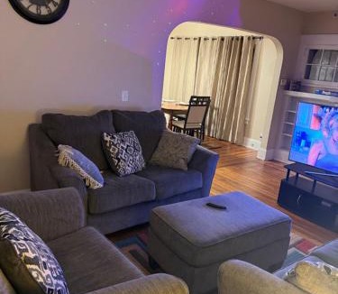 North Buffalo House | Gorgeous 3 BR Upper Unit Home