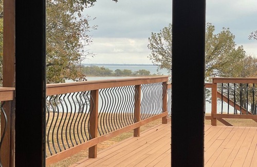 Kingston House | Gorgeous 3 story lake Texoma home on the water !
