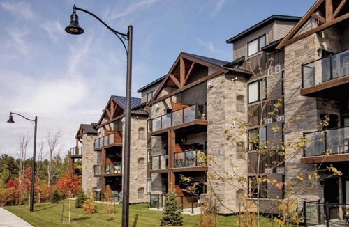 Glen Huron Condo | Gorgeous 3br Loft in Blue Mountain - beside the Scandinavian Spa!