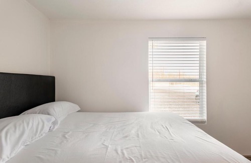 Dale House | Gorgeous 3BR Guest House - Near COTA F1s & Airport