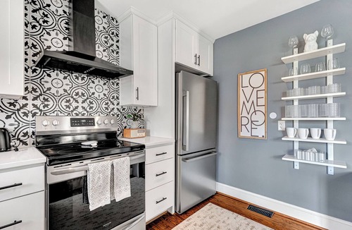 Lakeside House | Gorgeous 3BR Near Botanical Gardens w/Fenced Yard, Large Deck, Dog-Friendly