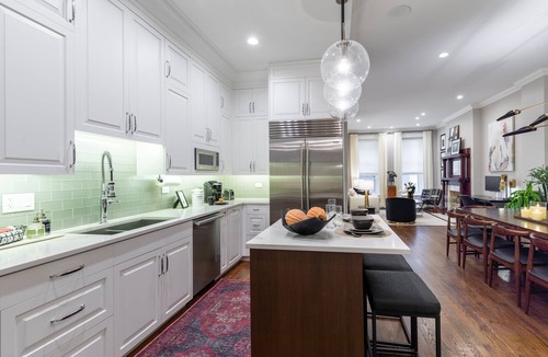 Near North Side Condo | Gorgeous 3BR River North Condo - Free Parking