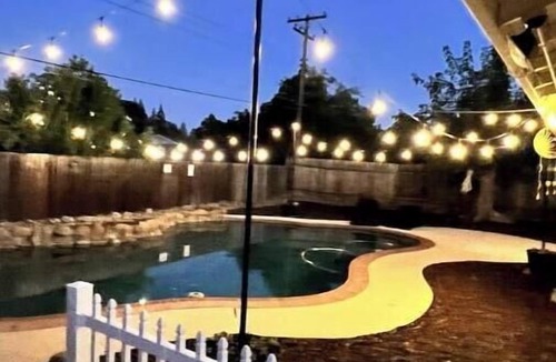 Carmichael House | Gorgeous 3BR Spacious Home w/Pool near CA Capitol