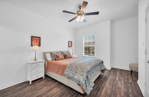 Wellborn House | Gorgeous! 4/4.5 Townhome in Aggieland - The Revelry