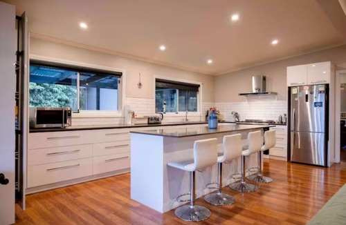 North Warrandyte House | Gorgeous 4 bdrm home w/pool, spa & billiards!