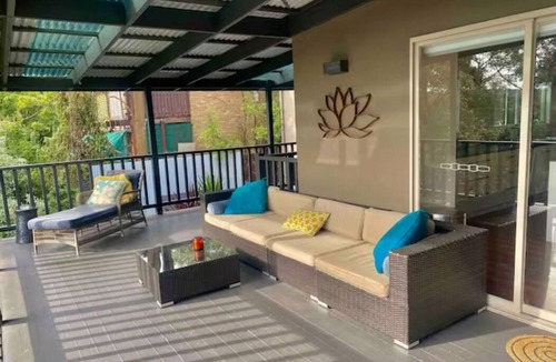 North Warrandyte House | Gorgeous 4 bdrm home w/pool, spa & billiards!