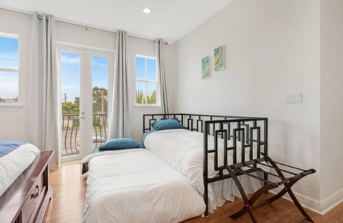 Croissant Park House | Gorgeous 4 bed/4 bath @ Endless Summer