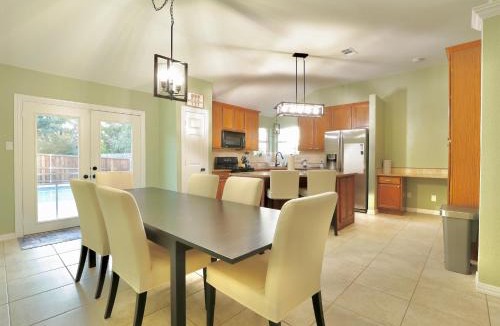 Flower Mound House | Gorgeous 4 bedroom 2,5 bath Home with Heated Pool, Spa & Game Room close to DFW Airport