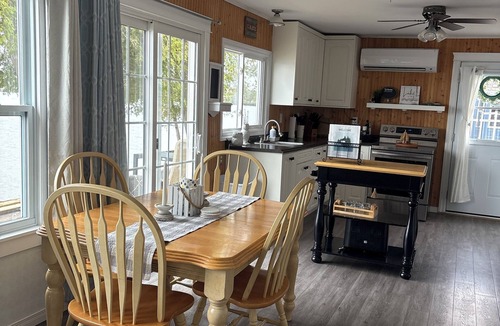 Queensbury House | Gorgeous 4 bedroom home , sitting on beautiful Davidson lake .