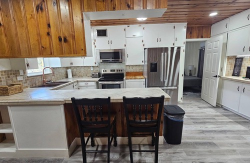 Morenci House | Gorgeous 4-bedroom house in charming Clifton