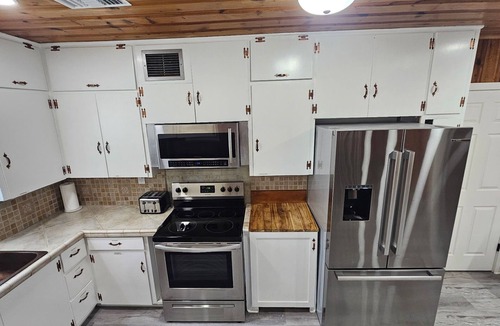 Morenci House | Gorgeous 4-bedroom house in charming Clifton