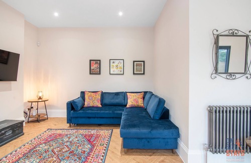 Petts Wood and Knoll House | Gorgeous 4-BR Bungalow