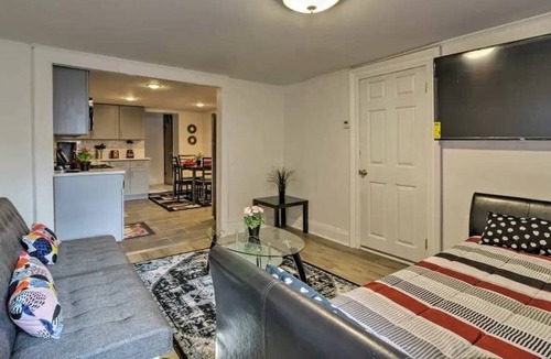 West Side Apartment | Gorgeous 4 BR on The Heights