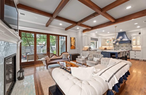 Westfield House | Gorgeous 4BD Plus Studio for 12 with Fire Pit & Near Downtown!