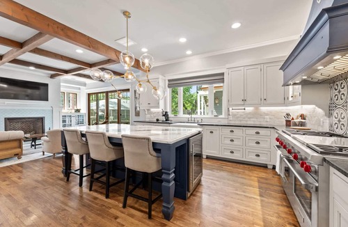 Westfield House | Gorgeous 4BD Plus Studio for 12 with Fire Pit & Near Downtown!