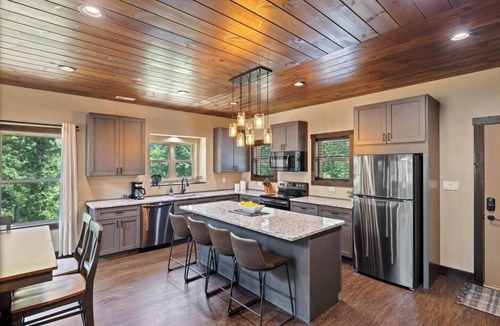 Wears Valley Cabin | Gorgeous 4BR Cabin with Hot Tub!