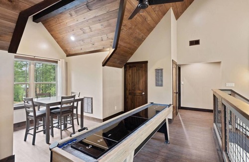 Wears Valley Cabin | Gorgeous 4BR Cabin with Hot Tub!