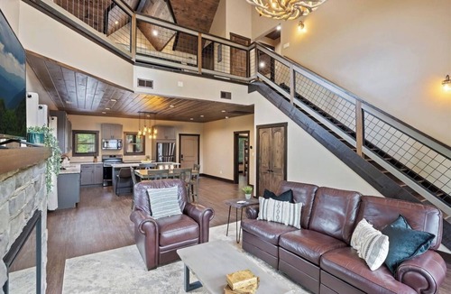 Wears Valley Cabin | Gorgeous 4BR Cabin with Hot Tub!