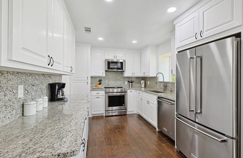 Denton Cottage | Gorgeous 4BR Home With Huge Yard, Pool