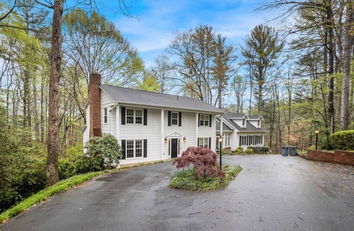 Wilkesboro House | Gorgeous 4BR Lakefront Retreat w/Private Dock, Lake Views & Gourmet Kitchen