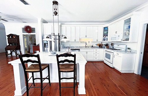 Killearn Lakes House | Gorgeous 5 Bed, 4 Bath, Sleeps 12+, 3 Privacy Suites, Pool, Fire Pit, Private