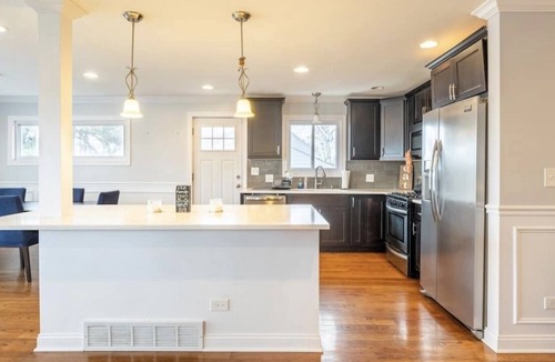 South Holland House | Gorgeous 5-bedroom home w/ POOL & Vehicle rental