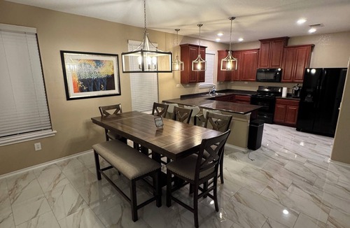 Southside House | Gorgeous 5-bedroom house VERY SPACIOUS in South San Antonio