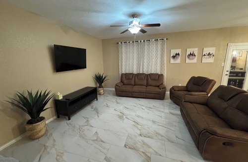 Southside House | Gorgeous 5-bedroom house VERY SPACIOUS in South San Antonio