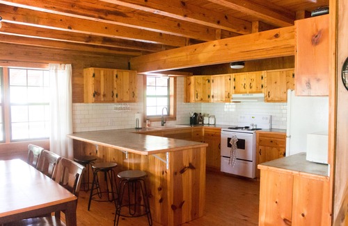 Ste Genevieve Cabin | Gorgeous 5 Bedroom Log Home Less Than 5 Minutes From Chaumette And Charleville.