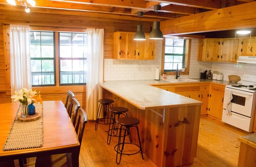 Ste Genevieve Cabin | Gorgeous 5 Bedroom Log Home Less Than 5 Minutes From Chaumette And Charleville.