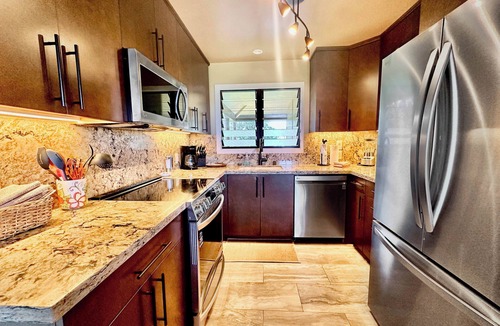 Lihue Condo | Gorgeous 5 br for 12 in Kapaa - Beachfront!