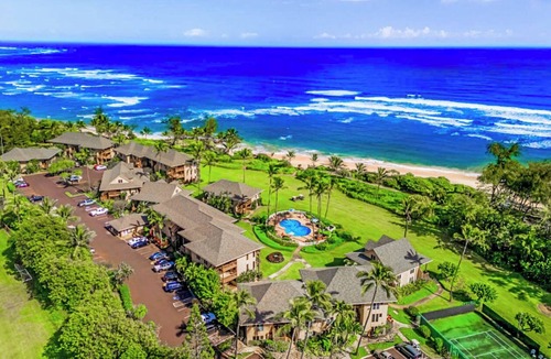 Lihue Condo | Gorgeous 5 br for 12 in Kapaa - Beachfront!