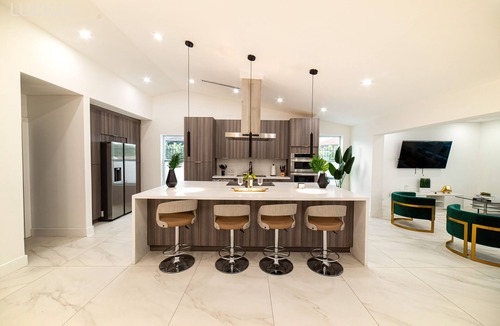 Ludlam House | Gorgeous 5BR/Games/Fire Pit/BBQ/H. Pool & Hot Tub