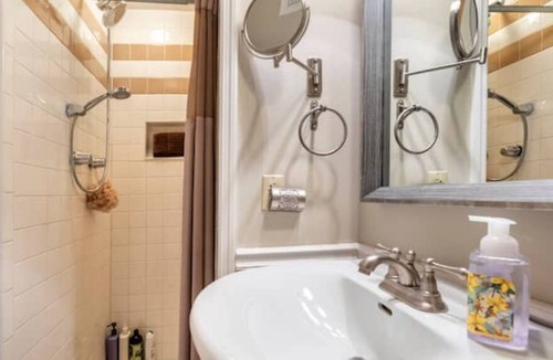 Walton Park House | Gorgeous 5BR lakefront home, private beach & dock